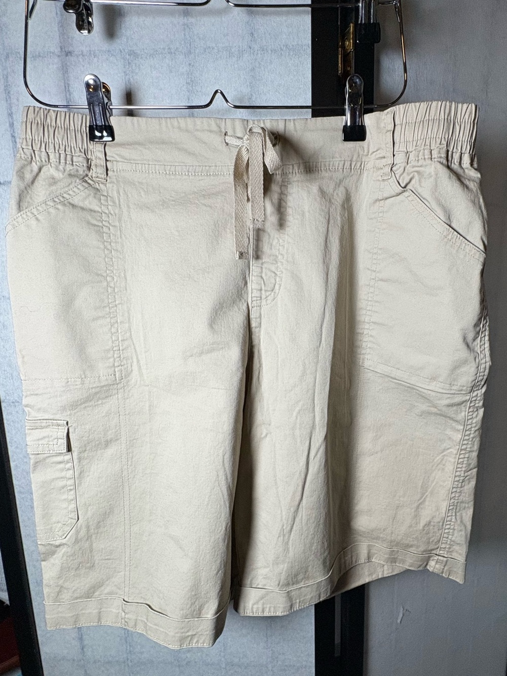 Cato Women’s Light Khaki Cargo hi-rise Shorts